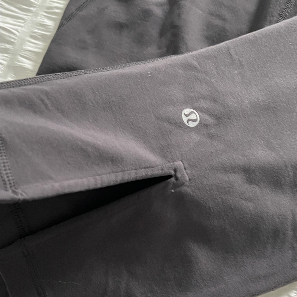 Lululemon Grey Cropped Leggings with Speckled Waistband Size 8 - Picture 2 of 6